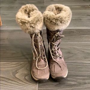BearPaw Tan faux fur lined boots